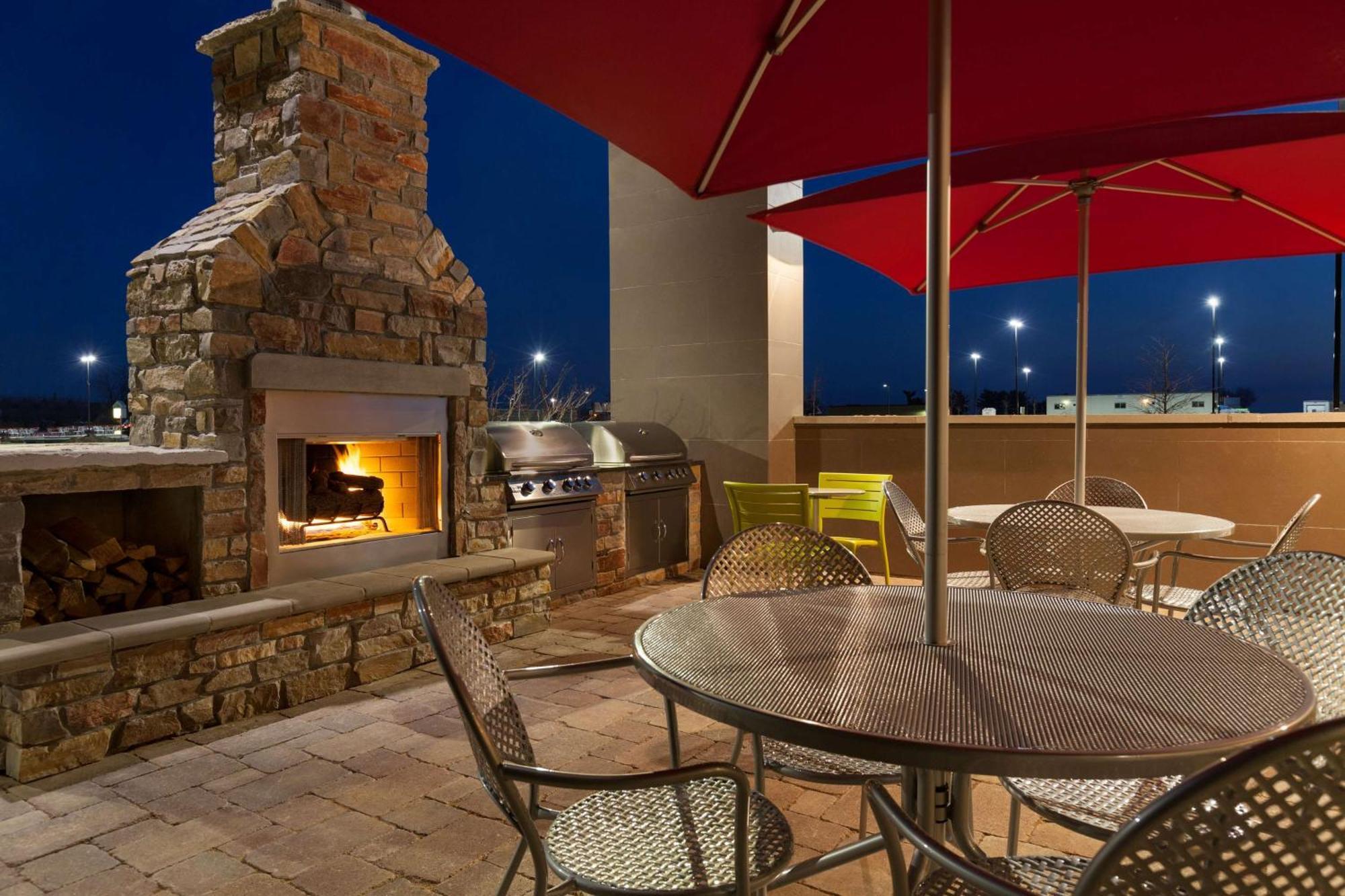 Home2 Suites By Hilton Champaign/Urbana Esterno foto